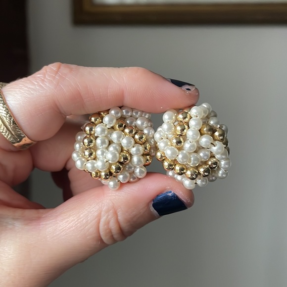 Vintage faux pearl and gold clip ons - Picture 2 of 3